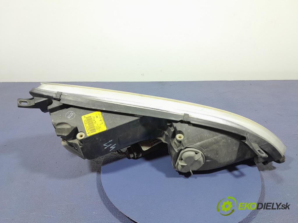 Mitsubishi Colt 2006 Reflektor: Vľavo: 8301A283