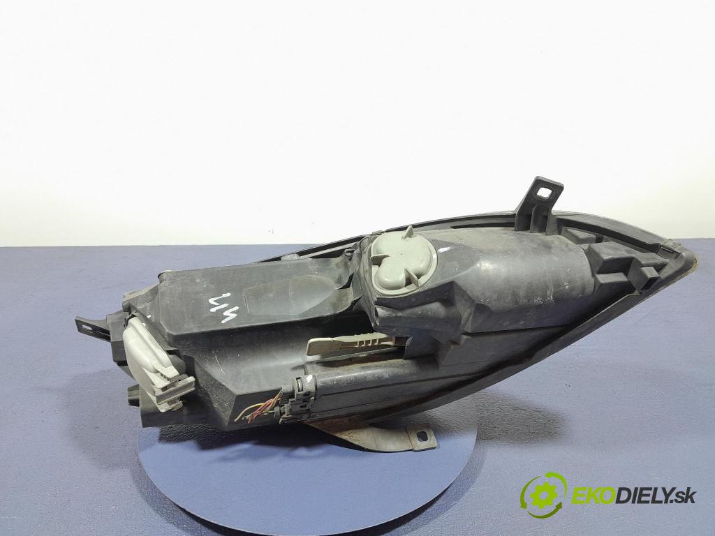 Mitsubishi Colt 2006 Reflektor: Vľavo: 8301A283