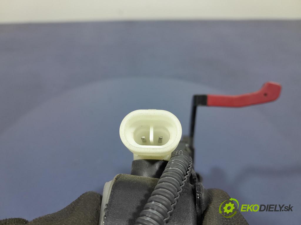 Porsche Cayman 2016 zámok masky: 9P1823501