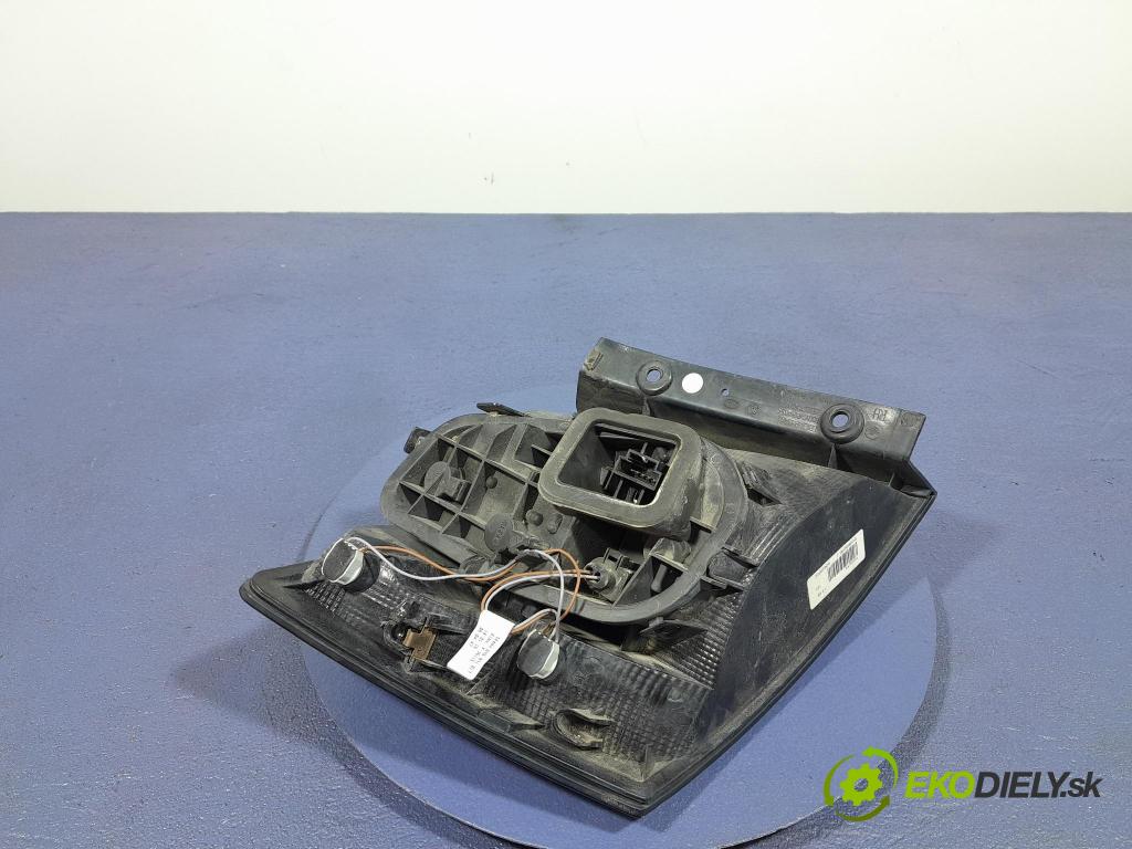 Skoda Fabia 2019 světlo Zad: Práva: Mimo: 6V9945096