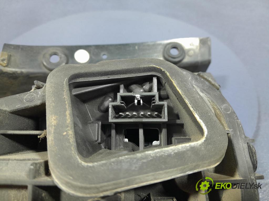 Skoda Fabia 2019 světlo Zad: Práva: Mimo: 6V9945096