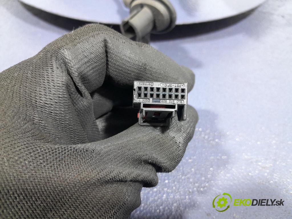 Porsche Cayman 2016 zpětné zrcátko prave 