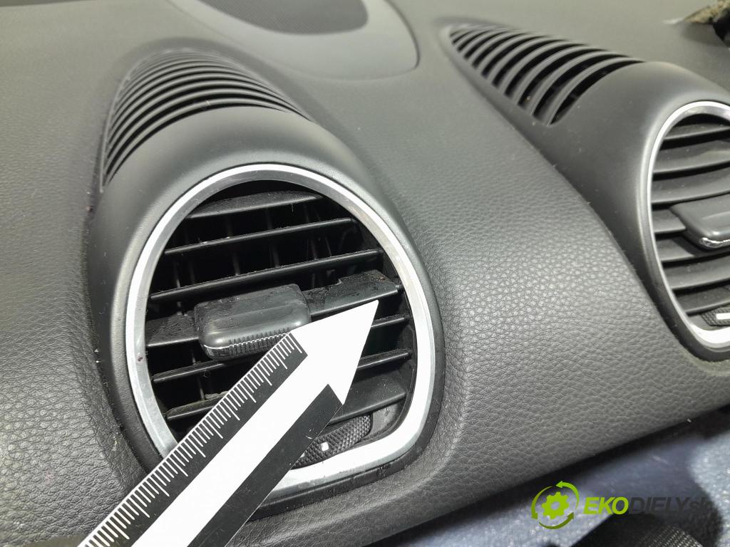 Porsche Cayman 2016 kokpit,pristrojová doska