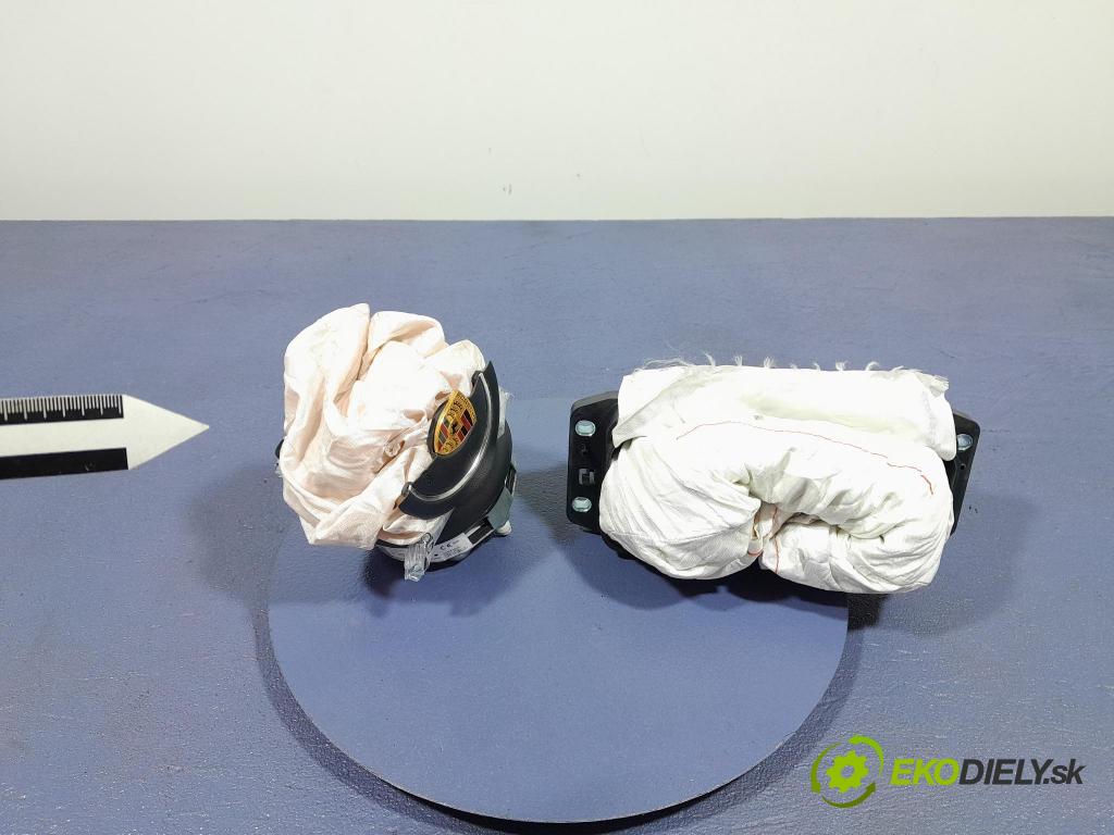 Porsche Cayman 2016 kokpit,pristrojová doska