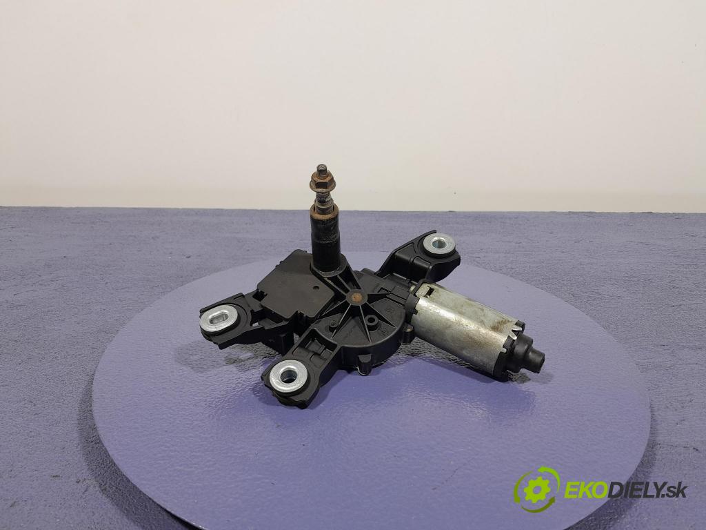 Vw Passat 2006 motor: Stierače: zad 53032812