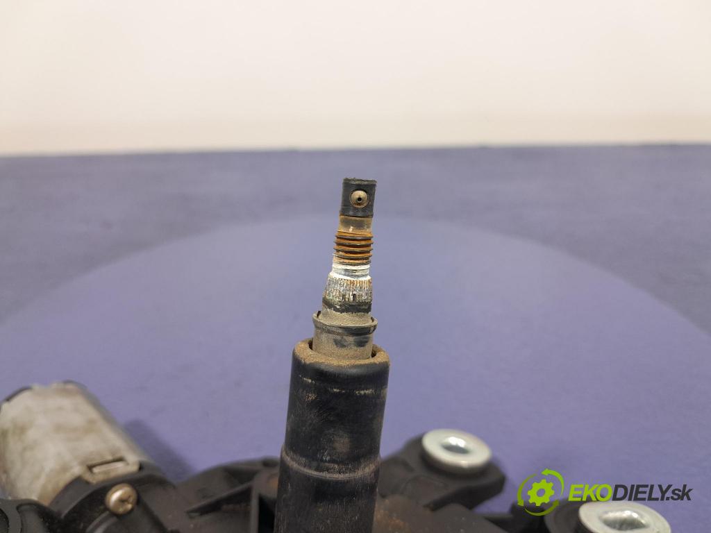 Vw Passat 2006 motorek Stěrače: Zad: 53032812
