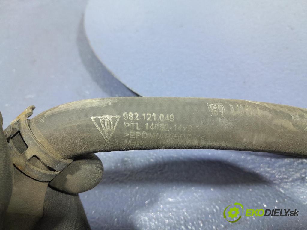 Porsche Cayman 2016 rúrka Chladič: 982121049