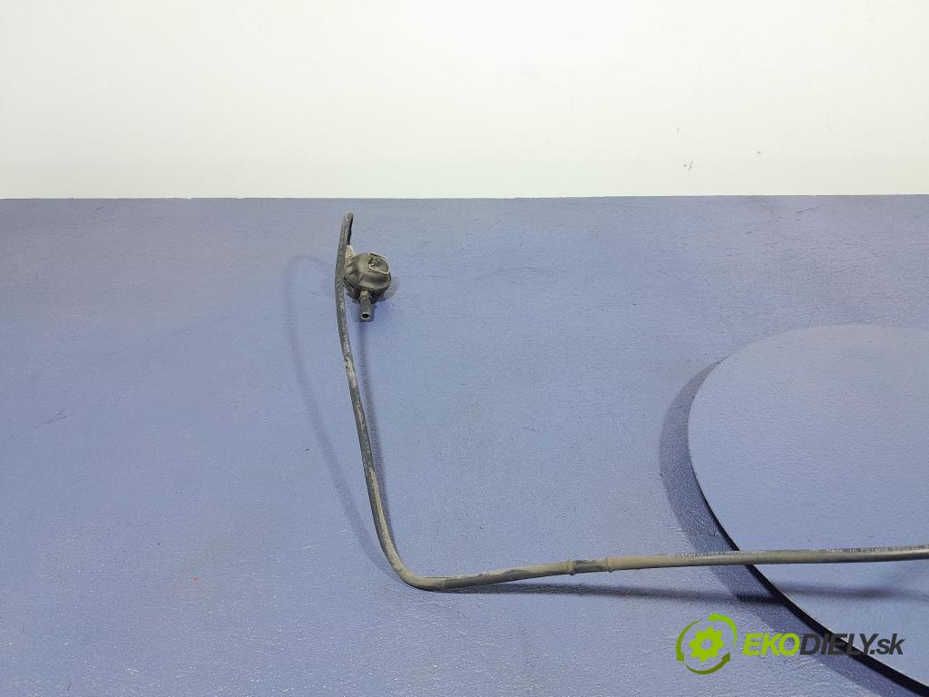 Porsche Cayman 2016 rúrka Chladič: 982121533D