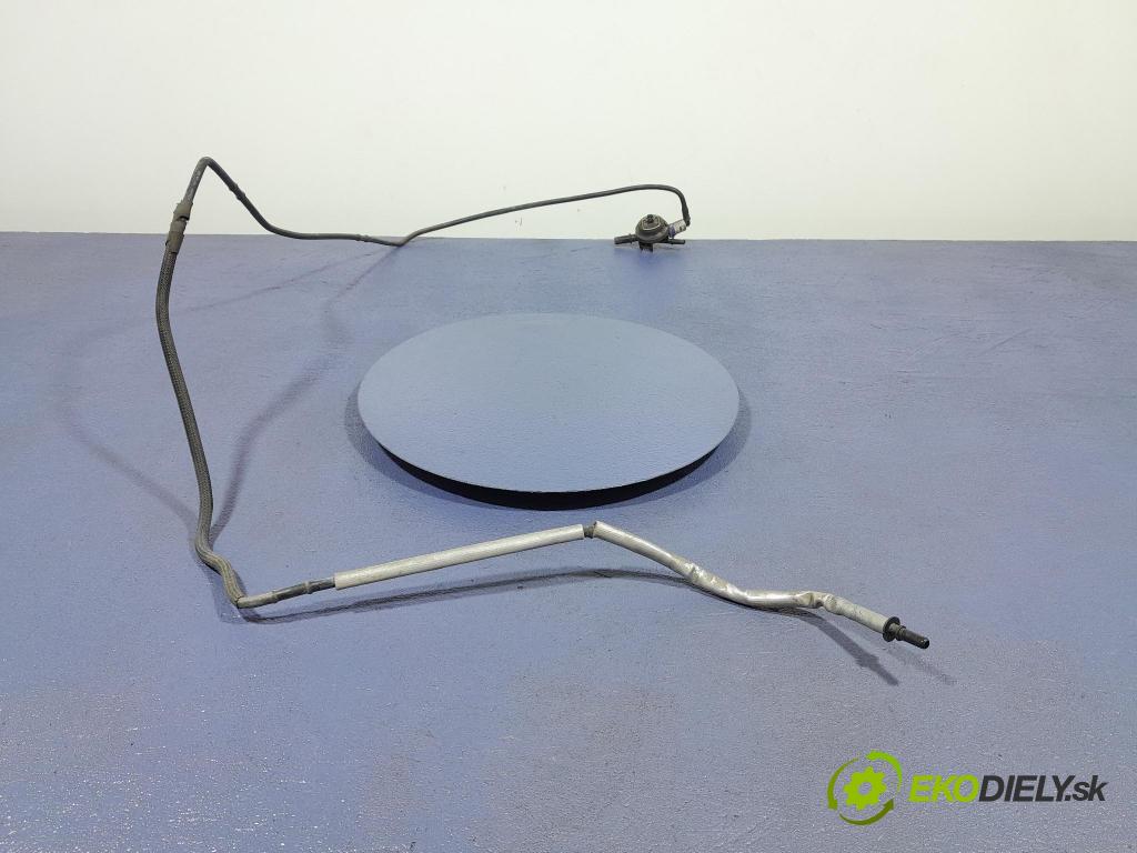 Porsche Cayman 2016 rúrka Chladič: 982121533D