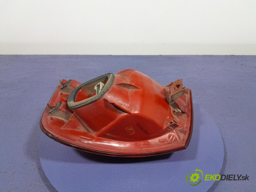 Vw Passat 2006 svetlo / reflektor zad ľavá Vonkajsia: