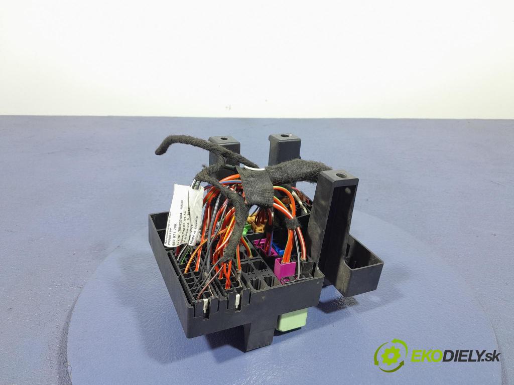 Porsche Cayman 2016 skrinka Poistky: 982971706