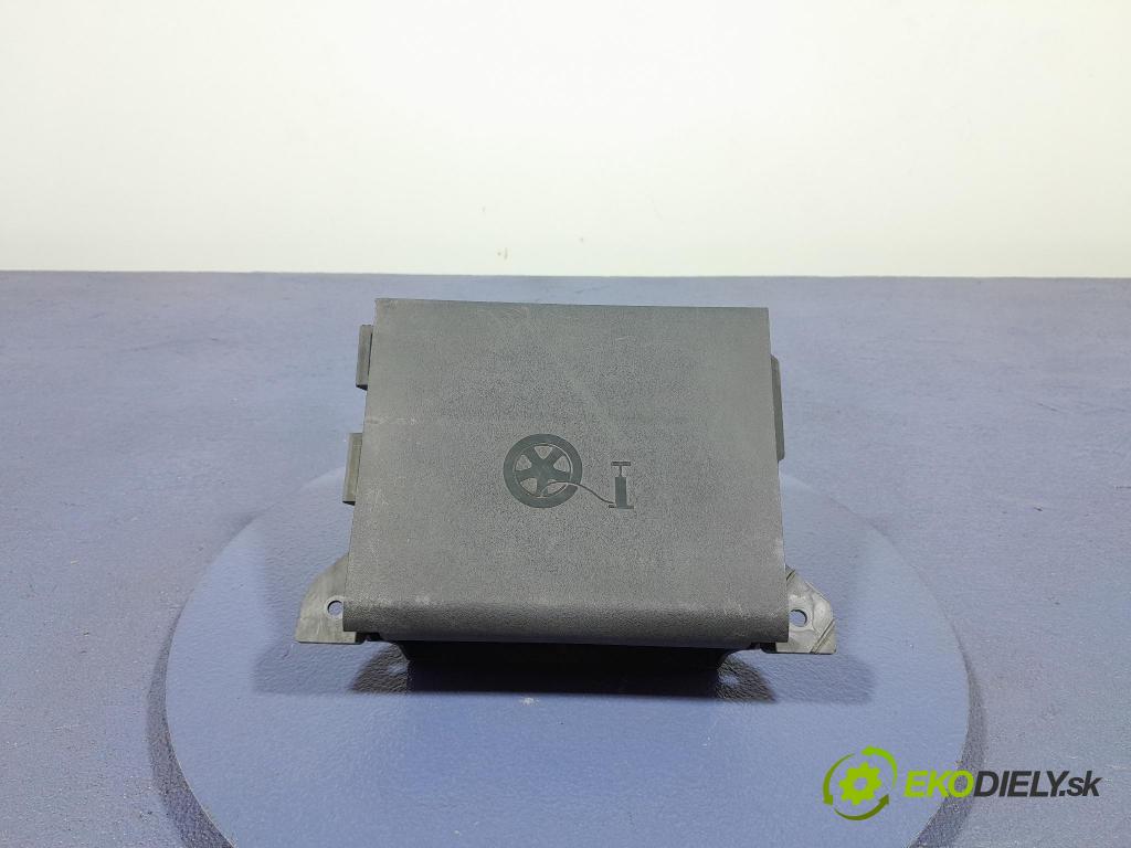 Porsche Cayman 2016 kryt Plast: Interiéry: 991555775XX