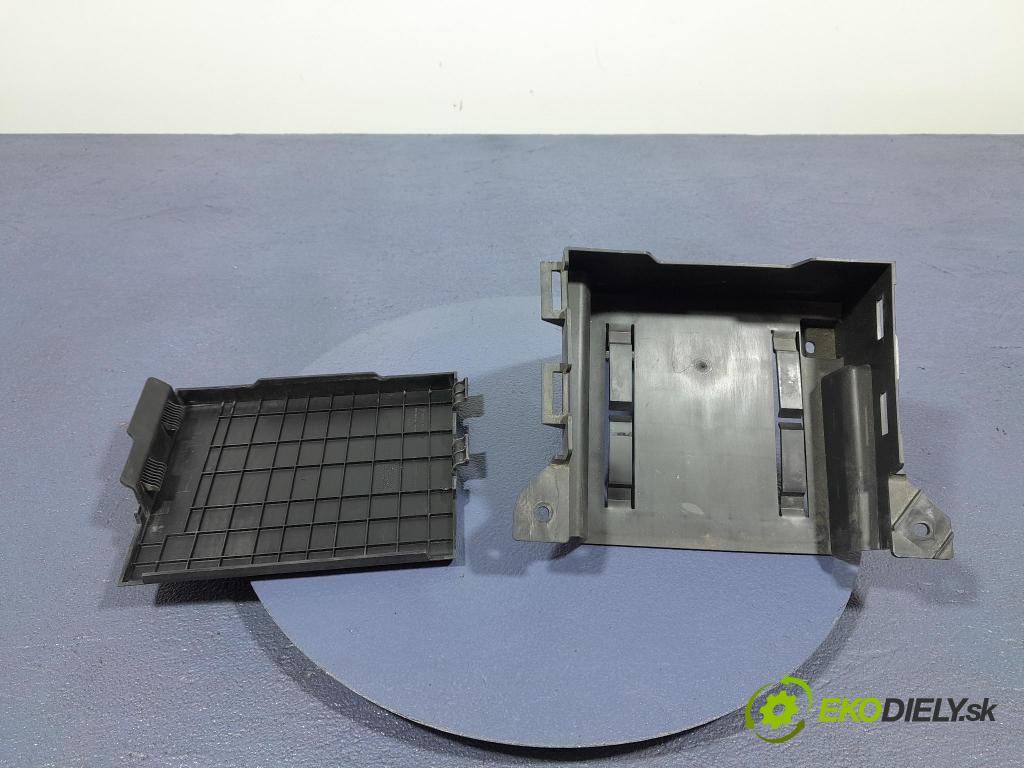 Porsche Cayman 2016 kryt Plast: Interiéry: 991555775XX