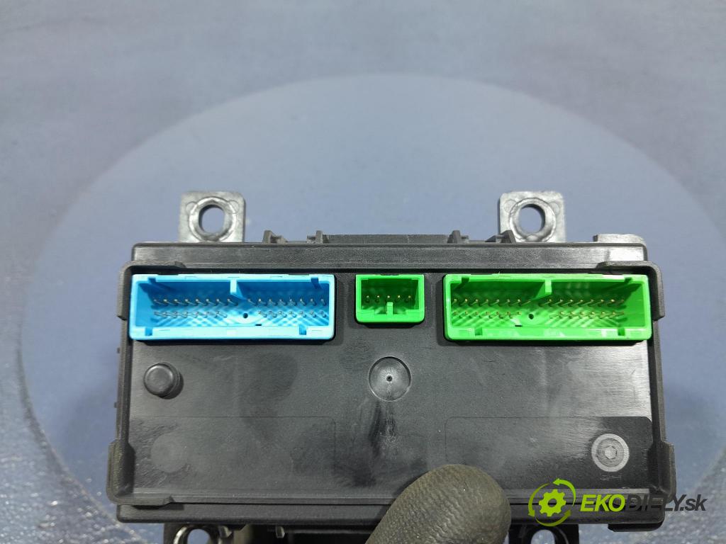 Renault Midlum 2011 řídící jednotka 7421313712