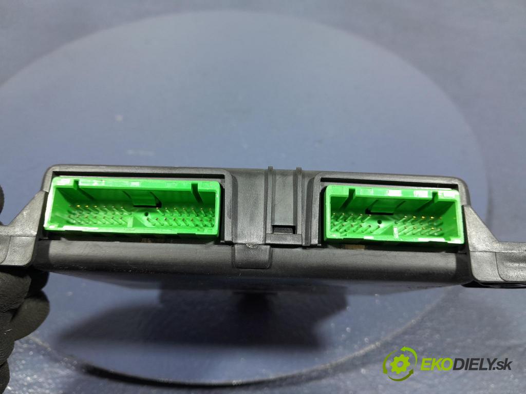 Renault Midlum 2011 řídící jednotka 7421427023