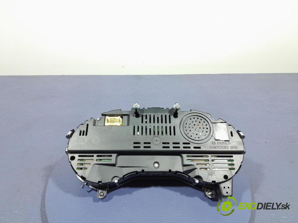 Mercedes A-klasa 2014 prístrojovka/ budíky A1769008101