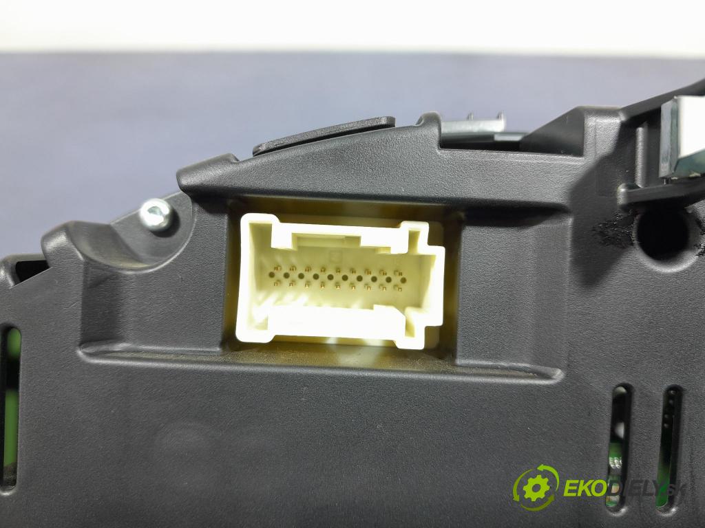 Mercedes A-klasa 2014 prístrojovka/ budíky A1769008101