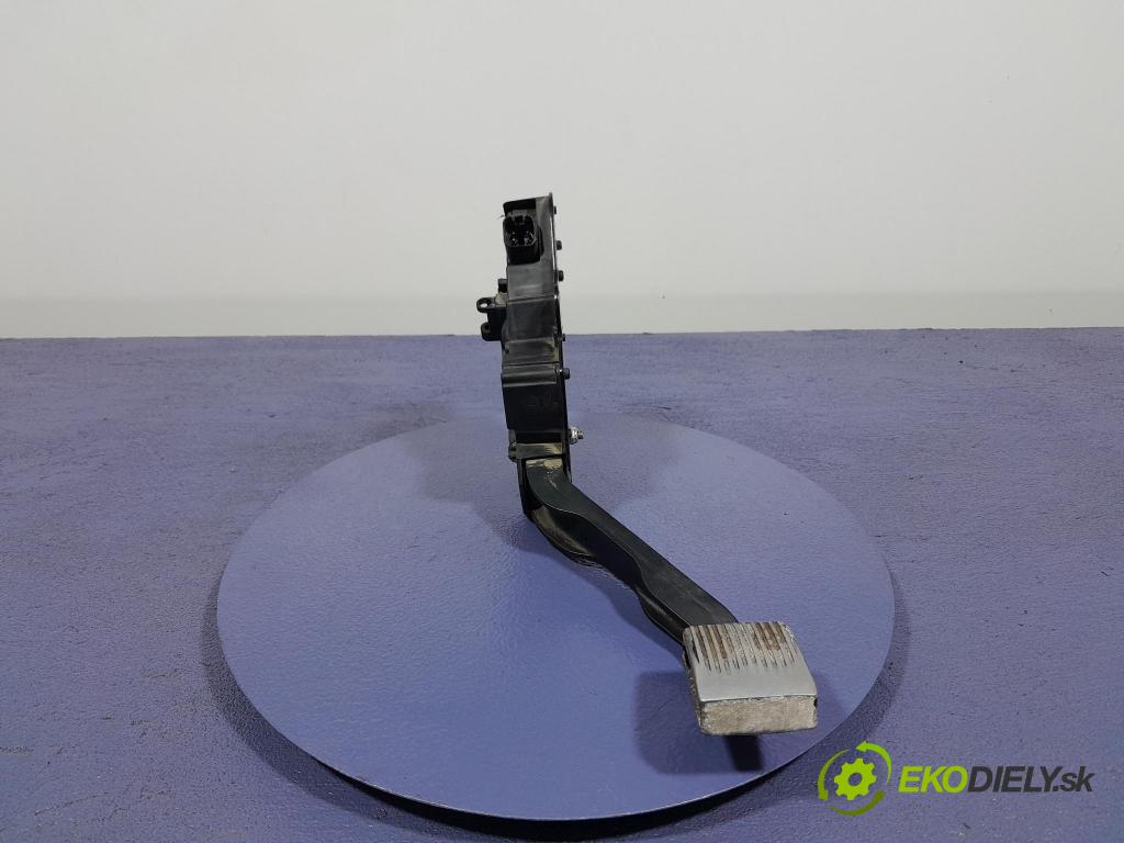 Renault Midlum 2011 pedal Plyn: 7482492420