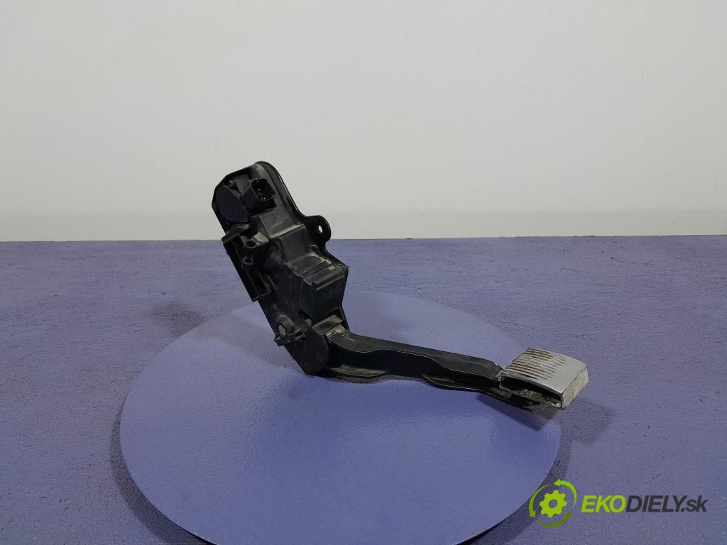 Renault Midlum 2011 pedal Plyn: 7482492420
