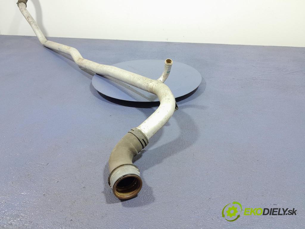 Porsche Cayman 2016 trubka Chladič: 982121050