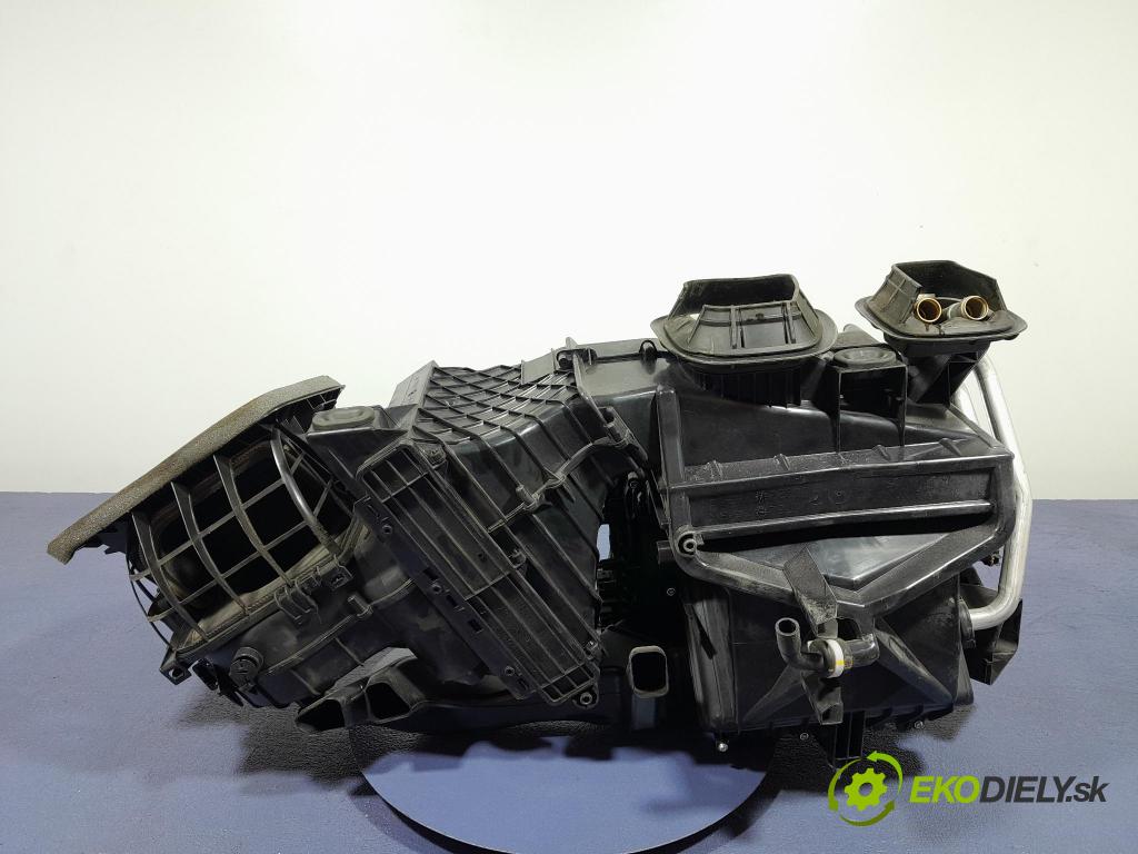 Porsche Cayman 2016 radiátor 98157301116