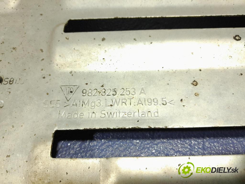 Porsche Cayman 2016 kryt Plast: podvozek: 982825253A