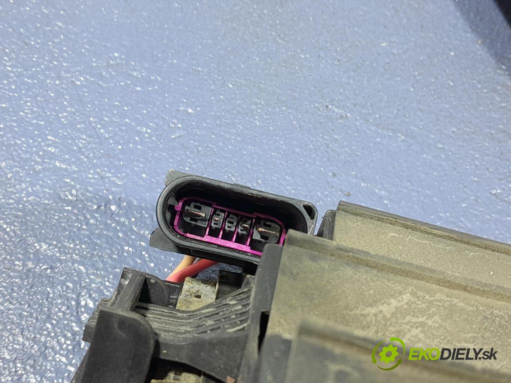 Porsche Cayman 2016 chladič Voda: 982121254