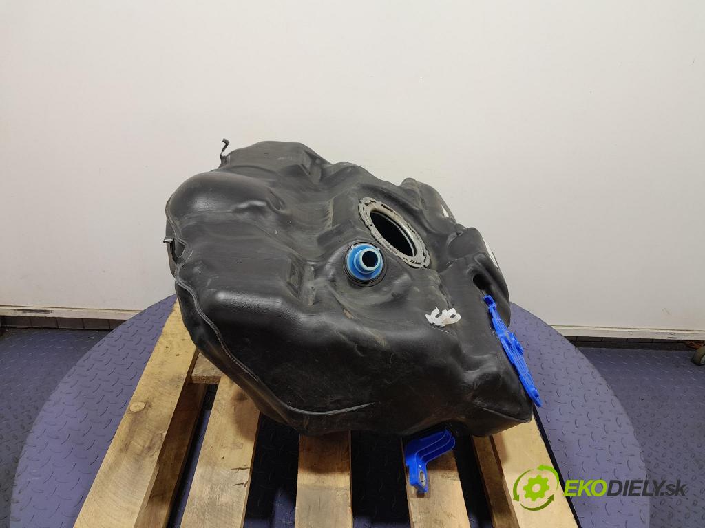 Porsche Cayman 2016 Nádrž: Paliva: 99120102104