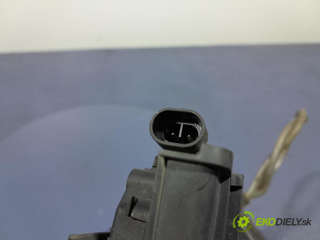 Porsche Cayman 2016 Klapka nádrže paliva 98280993000