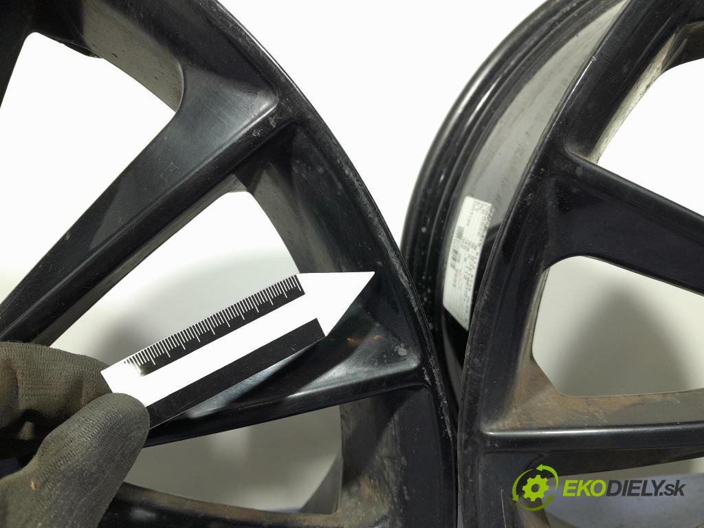 Mercedes A-klasa 2014 Ráfiky: Hlinikové: