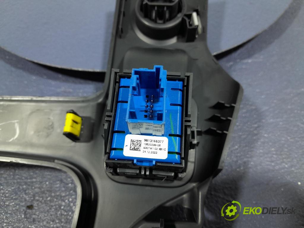 Opel Combo 2023 kryt Plast: Interiéry: 928001500ZD