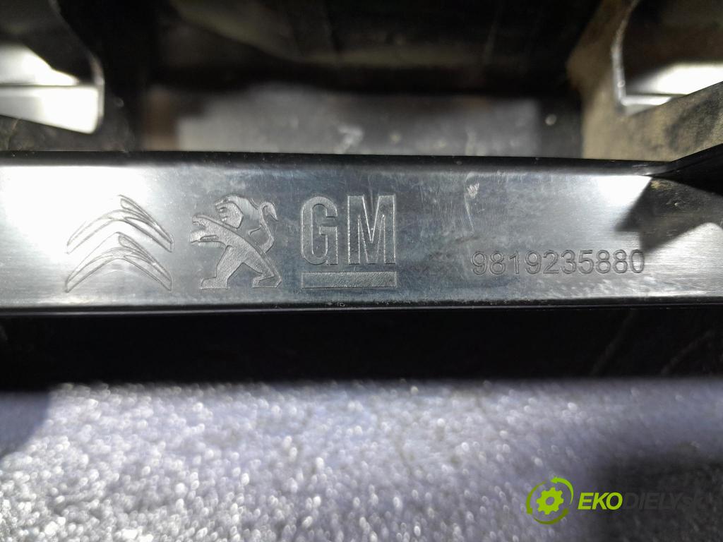 Opel Combo 2023 světlo Zad: levá Mimo: 9819235880