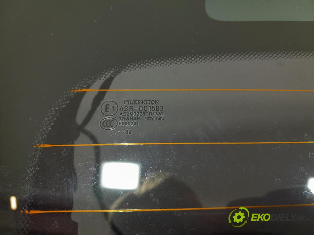 Porsche Cayman 2016 zadna dveře kufra: kufra: