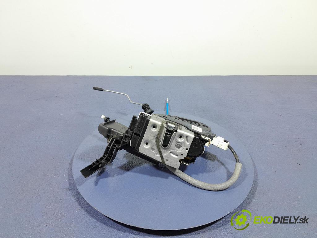 Mercedes A-klasa 2014 zámok dvere Predné Vľavo: A1667200135