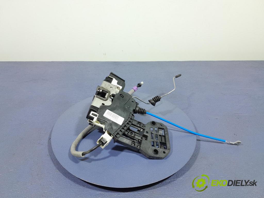 Mercedes A-klasa 2014 zámok dvere Predné Vľavo: A1667200135