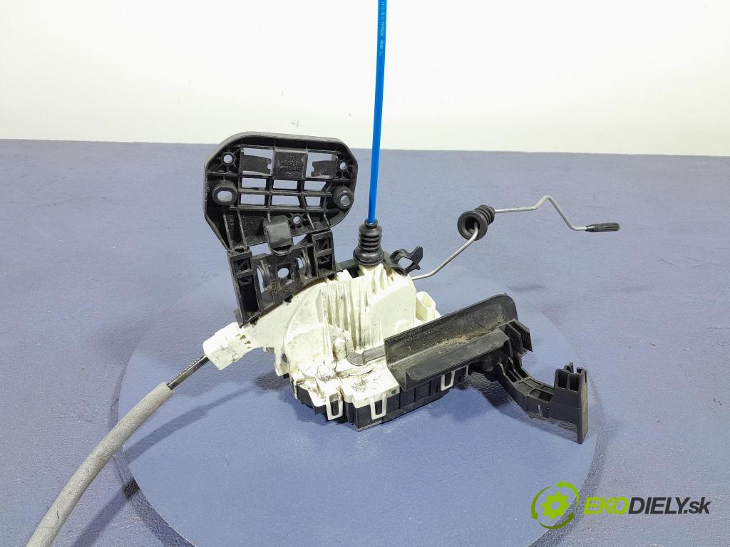 Mercedes A-klasa 2014 zámok dvere Predné Vľavo: A1667200135