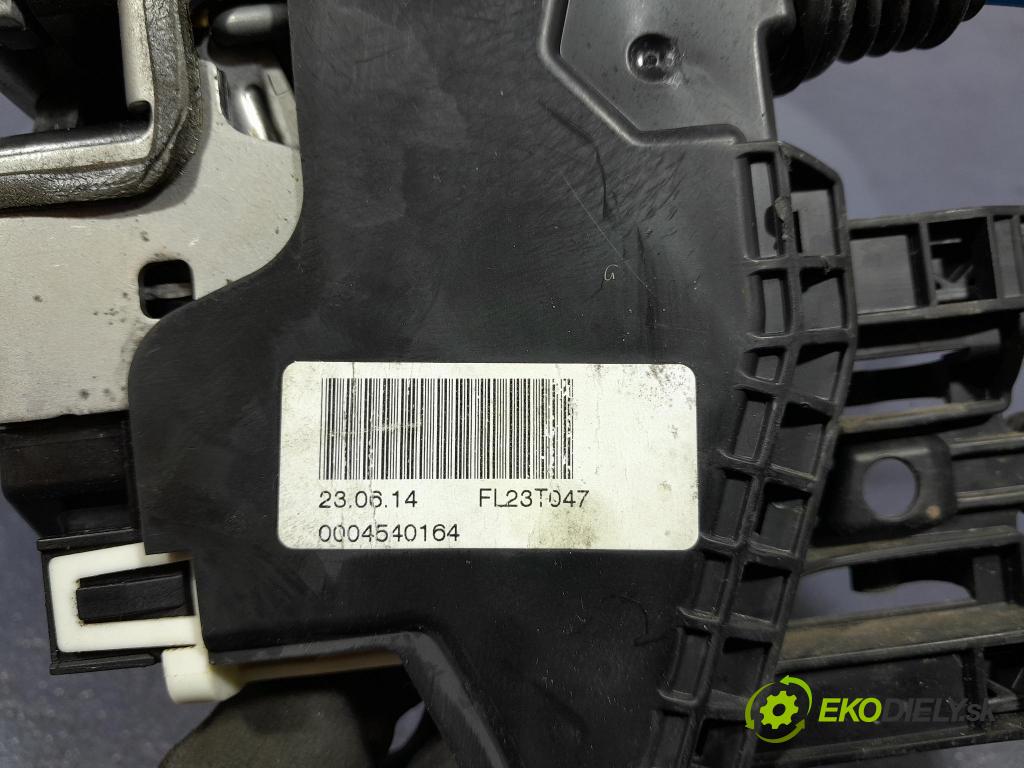 Mercedes A-klasa 2014 zámek dveře před Levý: A1667200135