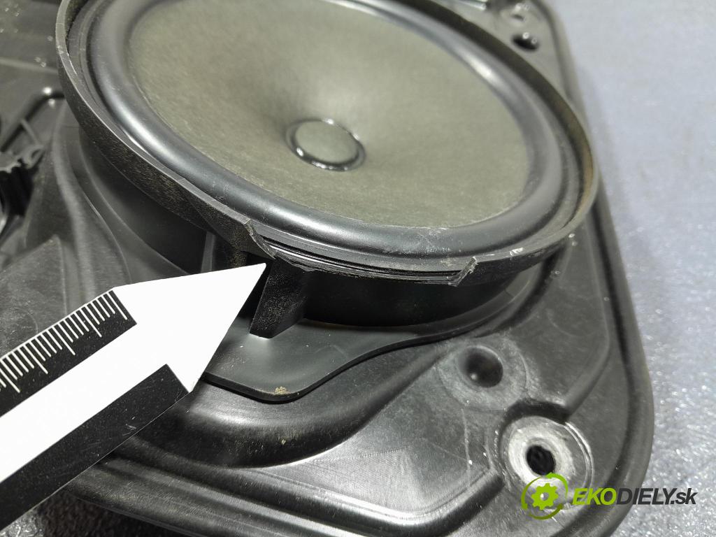 Mercedes A-klasa 2014 mechanizmus okna Okná: zad Vľavo: