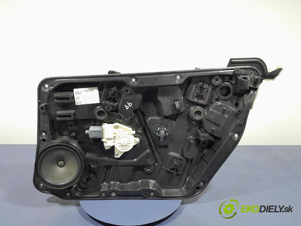 Mercedes A-klasa 2014 mechanismus stahování Sklenka: před v pravo: