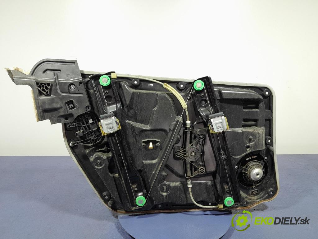 Mercedes A-klasa 2014 mechanismus stahování Sklenka: před v pravo: 