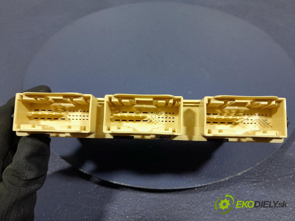 Mercedes A-klasa 2014 riadiaca jednotka Sedadlo: A2468200526