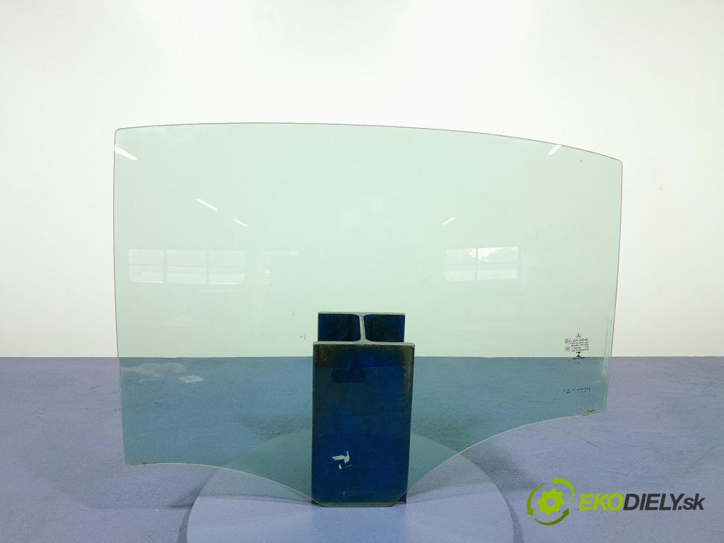 Mercedes A-klasa 2014 sklo dvere zad ľavé