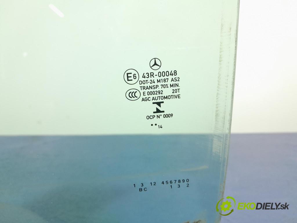 Mercedes A-klasa 2014 sklo dvere zad ľavé