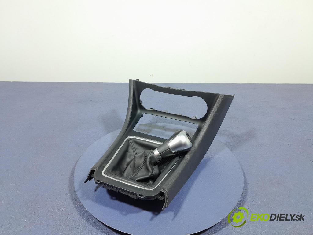 Mercedes A-klasa 2014 kryt Plast: Interiéry: A1766807100