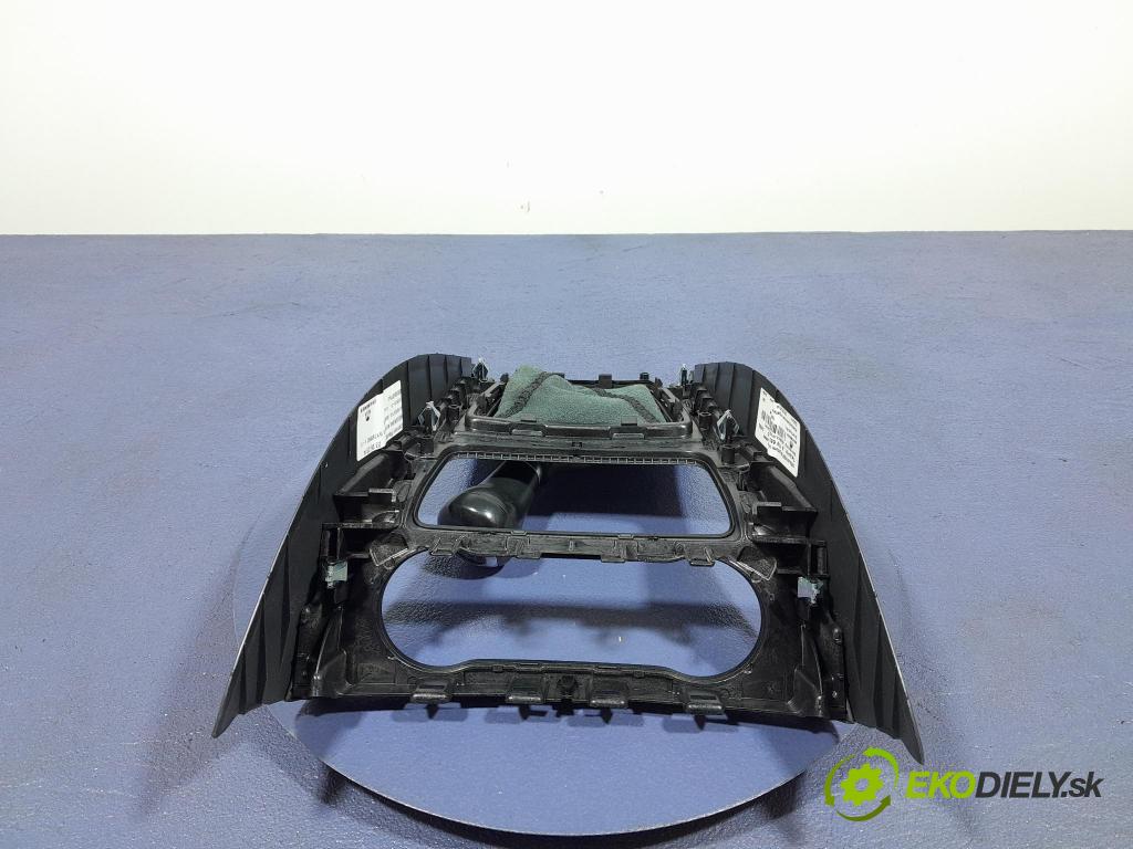 Mercedes A-klasa 2014 kryt Plast: Interiéry: A1766807100