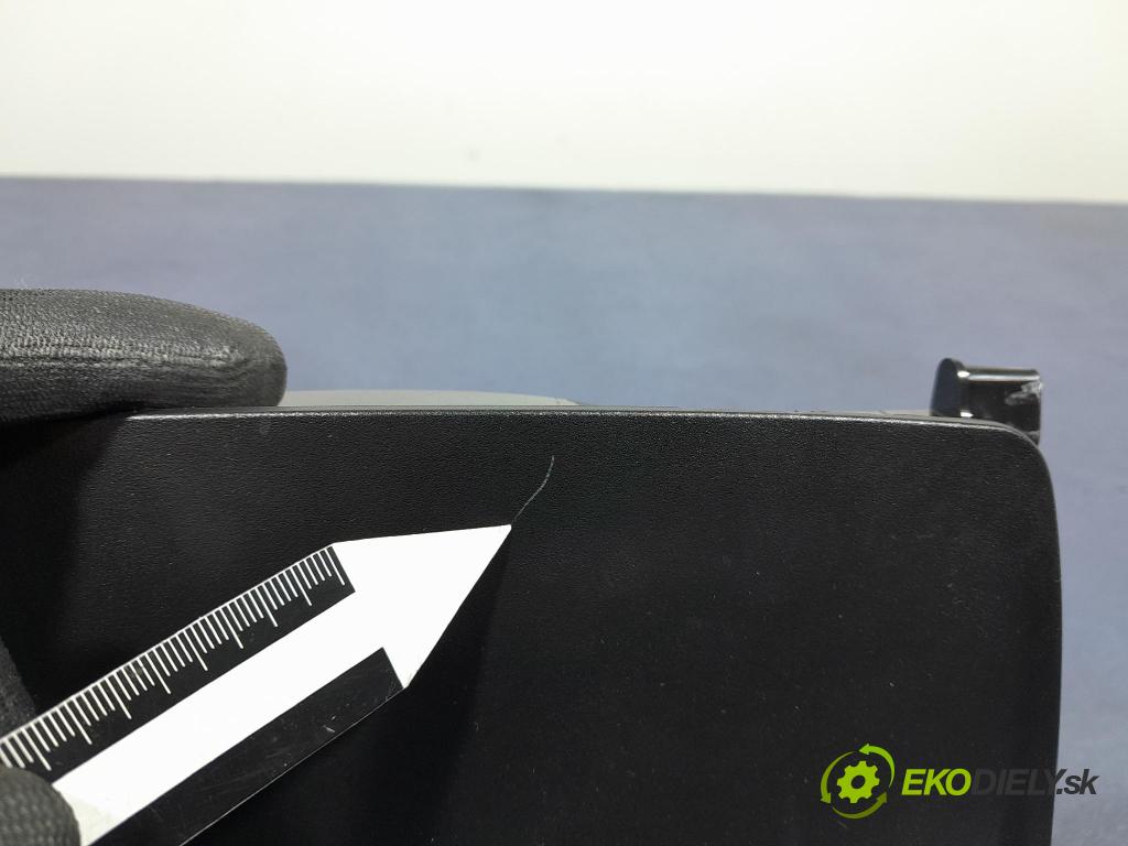 Mercedes A-klasa 2014 Svietidlá: Vnútri: A0009006503