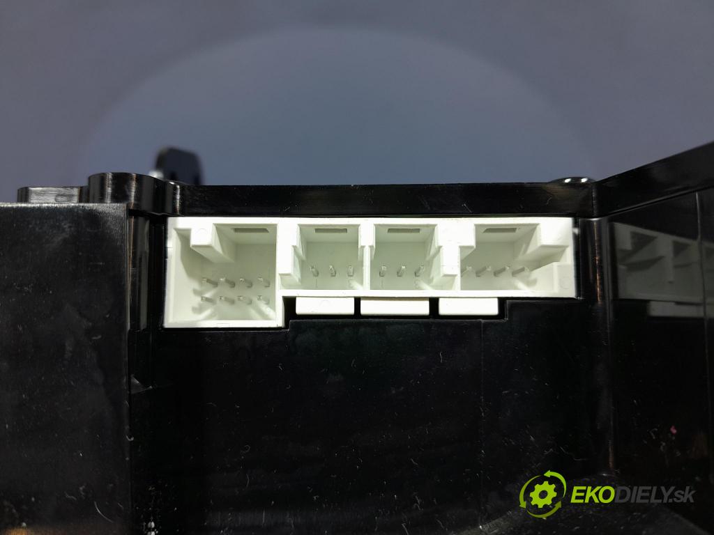 Mercedes A-klasa 2014 Svietidlá: Vnútri: A0009006503
