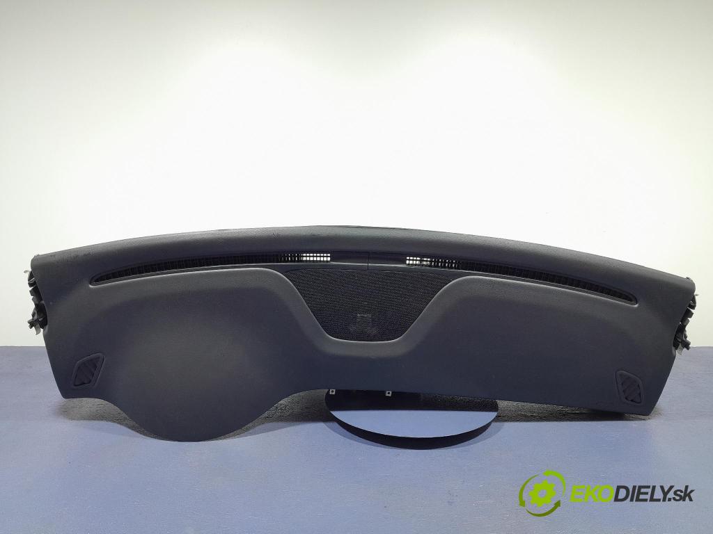 Mercedes A-klasa 2014 kokpit,pristrojová doska