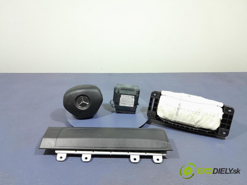 Mercedes A-klasa 2014 kokpit,pristrojová doska