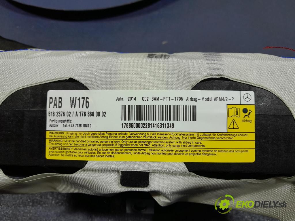 Mercedes A-klasa 2014 kokpit,pristrojová doska